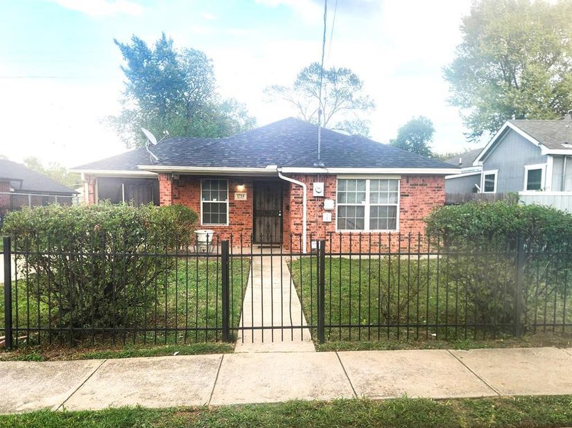 1714 S Denley Drive , Dallas Texas 75216
