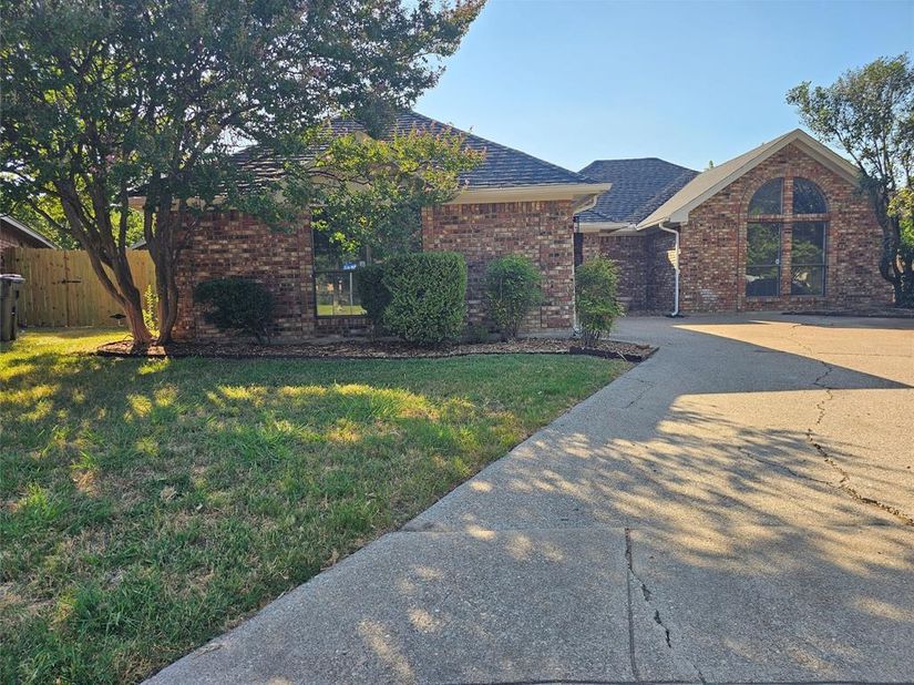 6300  Brownlee Lane , Arlington Texas 76018