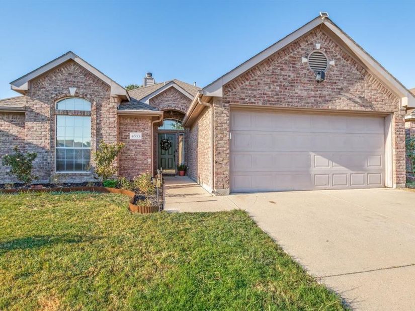 4533  Summerbrook Circle , Fort Worth Texas 76137