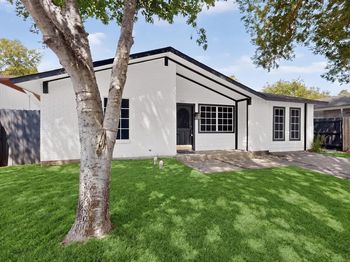 2441  Lakeshore Drive 