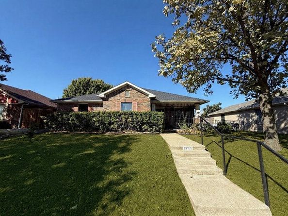 2711  Lucile Herrin  , Dallas Texas 75227