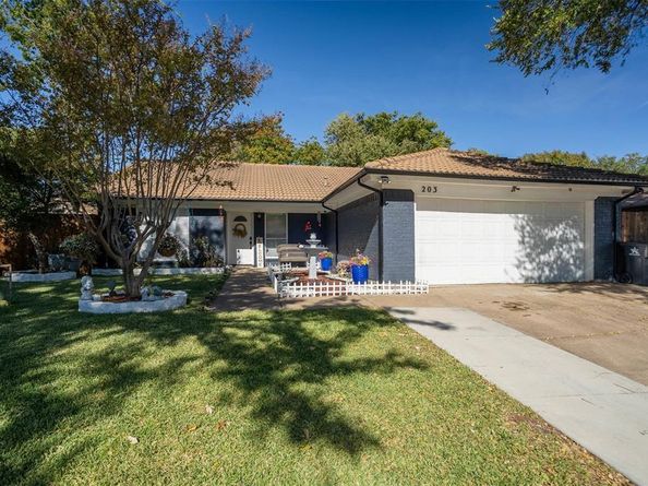 203  Lemon Drive , Arlington Texas 76018