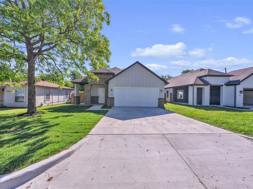 303  Pemberton Street , White Settlement Texas 76108
