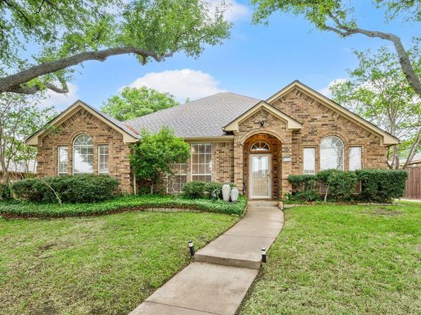 924  Hardie Street , Hurst Texas 76053