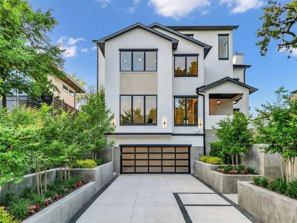 419 W Colorado Boulevard , Dallas Texas 75208