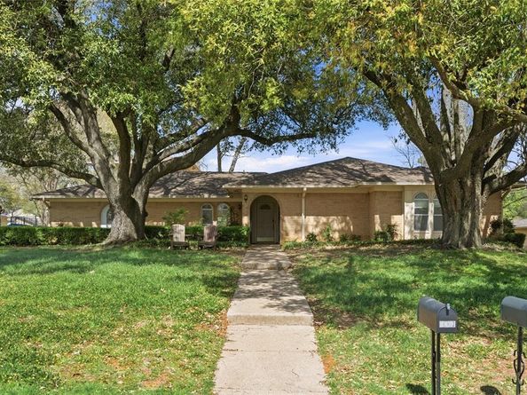2326  Forest Hills Road , Grapevine Texas 76051