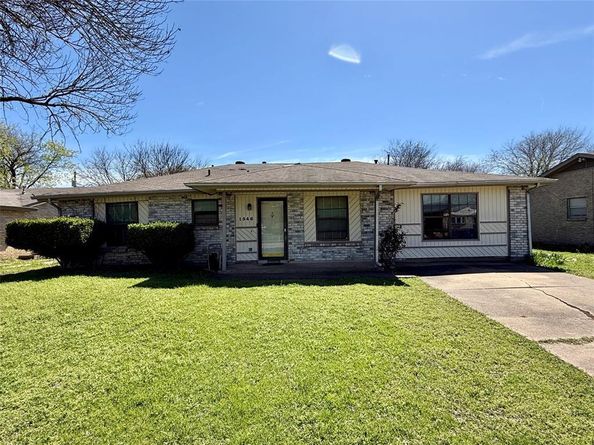 1546  Oakbrook Street , Lancaster Texas 75134