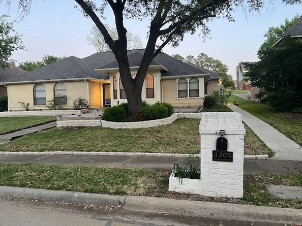 1305  Stonecreek Court , Garland Texas 75043