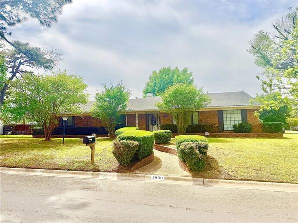 1800  Southridge Drive , Denton Texas 76205