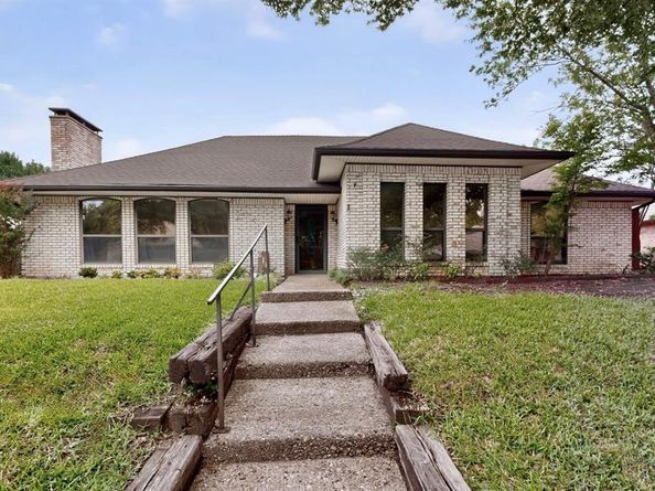 614  Pebblecreek Drive , Garland Texas 75040