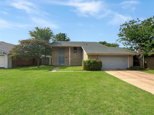 1801  Plantation Road , Garland Texas 75044