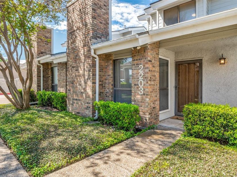 17490  Meandering Way  2203, Dallas Texas 75252