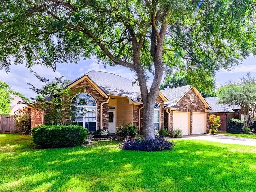 2206 S Branch Drive , Arlington Texas 76001