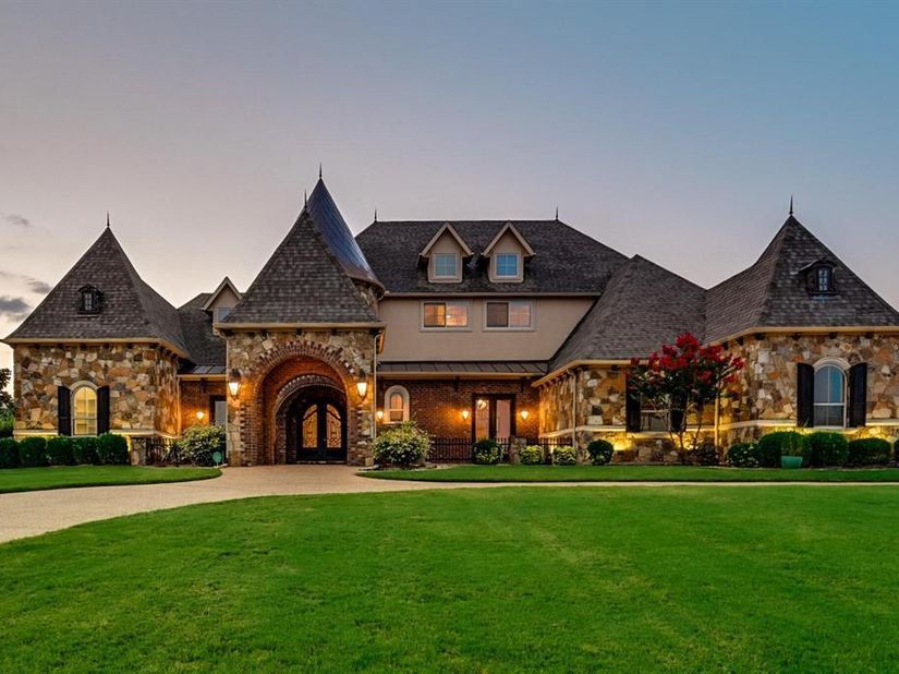 7001  Diamond Oaks Drive , Mansfield Texas 76063