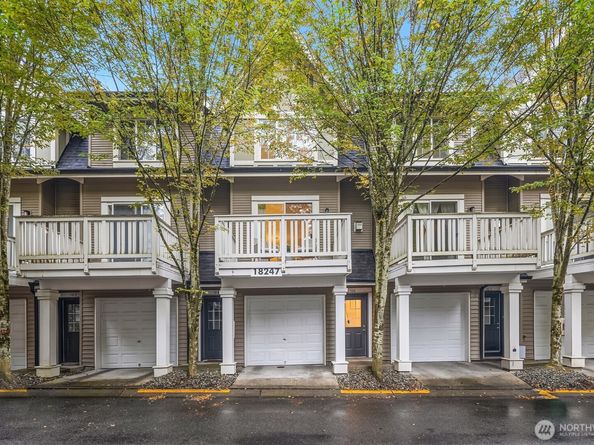 18247 NE 96th Way 104, Redmond WA 98052