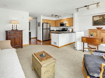 827 Hiawatha Place S