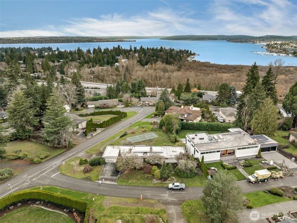 9808 NE 33rd Street, Bellevue WA 98004