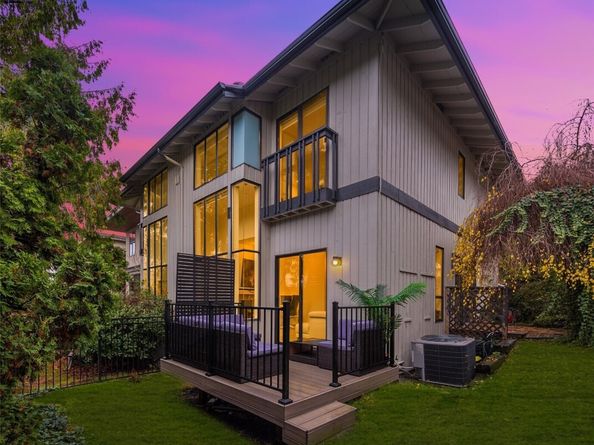 12 18th Avenue A, Kirkland WA 98033