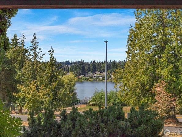 23509 Lakeview Drive A101, Mountlake Terrace WA 98043