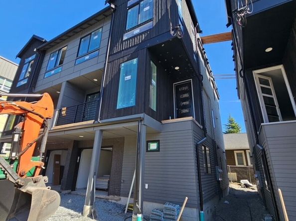 4464 Midvale Avenue N, Seattle WA 98103