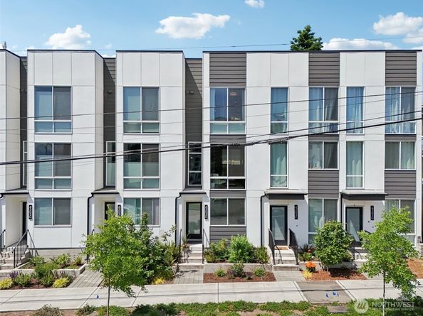 4303 Dayton Avenue N E, Seattle WA 98103