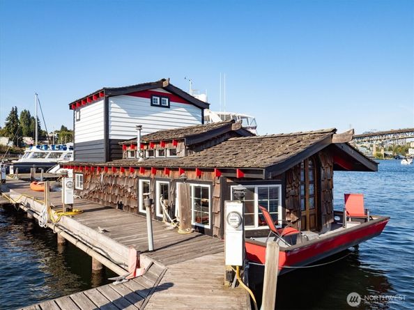 2401 N Northlake Way L6, Seattle WA 98103