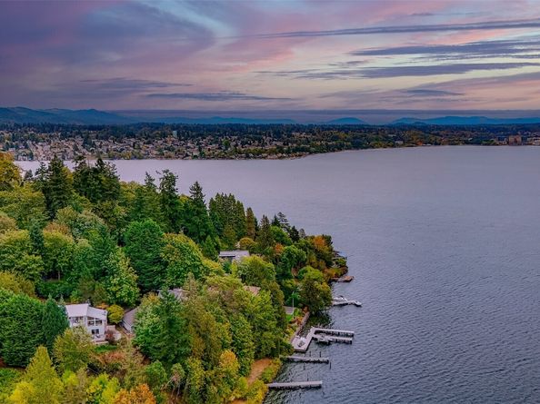 8449 W Mercer Way, Mercer Island WA 98040