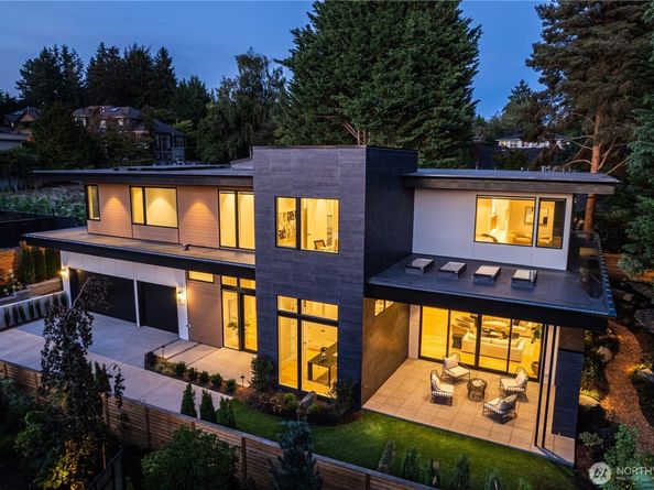 1028 89th Ave NE, Bellevue WA 98004