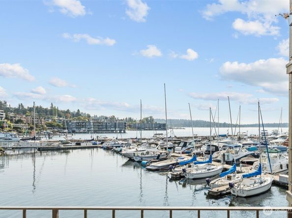 65 KIRKLAND Avenue 202, Kirkland WA 98033