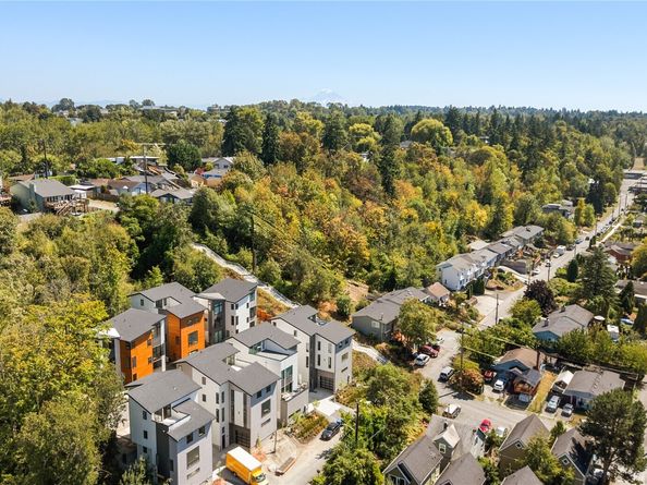 5252 23rd Avenue SW, Seattle WA 98106