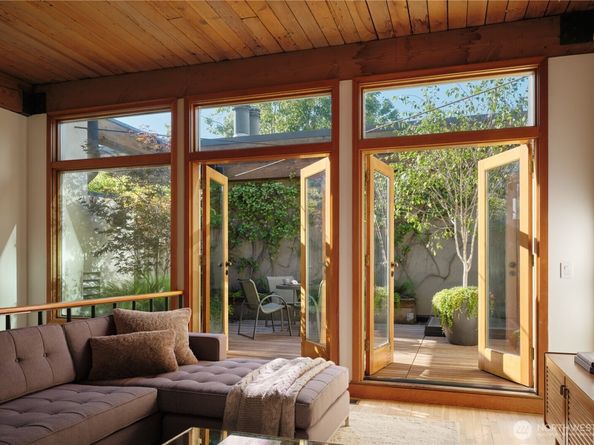 611 Post Avenue 7, Seattle WA 98104