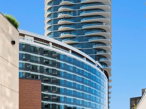 838 Avenue Square NE 1402, Bellevue WA 98004