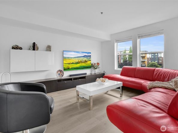 11920 98th Avenue NE 213, Kirkland WA 98034