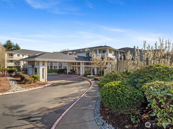 2244 132nd Avenue SE B214, Bellevue WA 98005