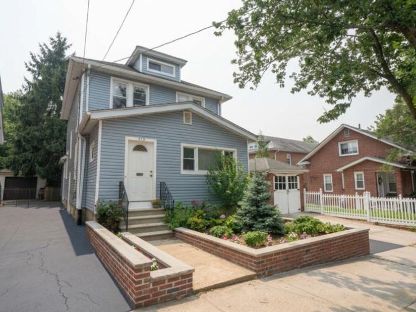 414 East 239th Street, Bronx NY 10470