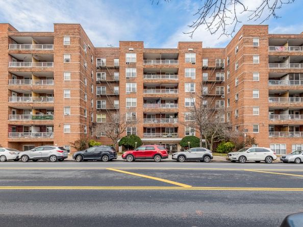 60-11 Broadway 3C, Queens NY 11377