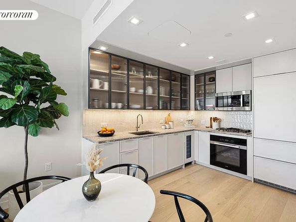 222 East Broadway 20B, New York NY 10002