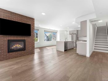 3695 Mariposa Street