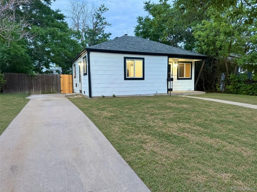 940 Moline Street, Aurora CO 80010