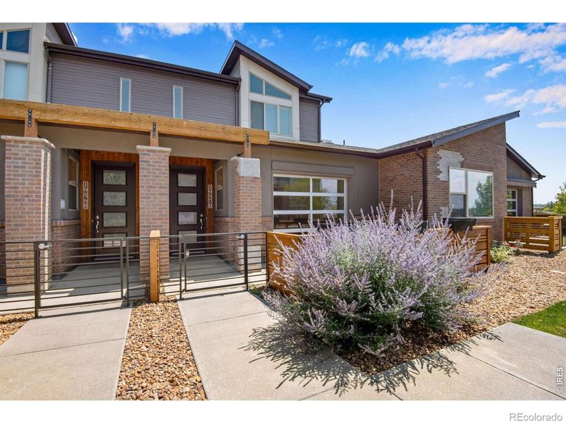 19570 E Sunset Circle, Aurora CO 80015