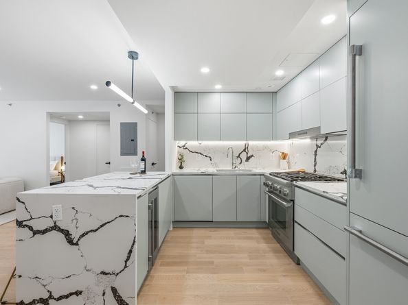 350 West 44th Street 205, New York NY 10036