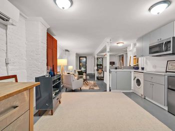 21 Bleecker Street