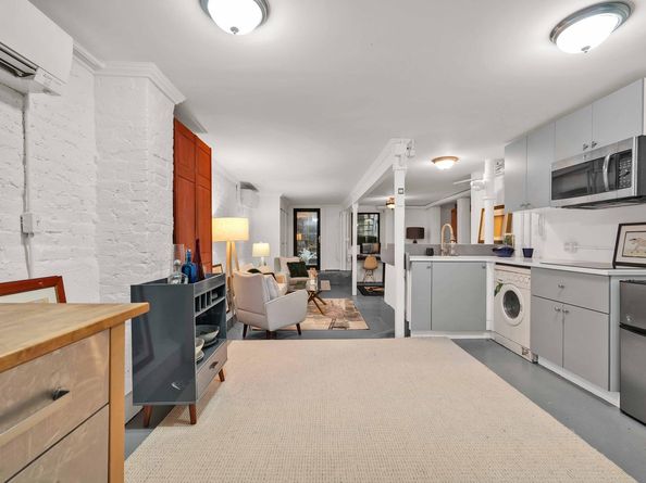 21 Bleecker Street GW, New York NY 10012