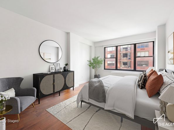 301 East 64th Street 15B, New York NY 10065