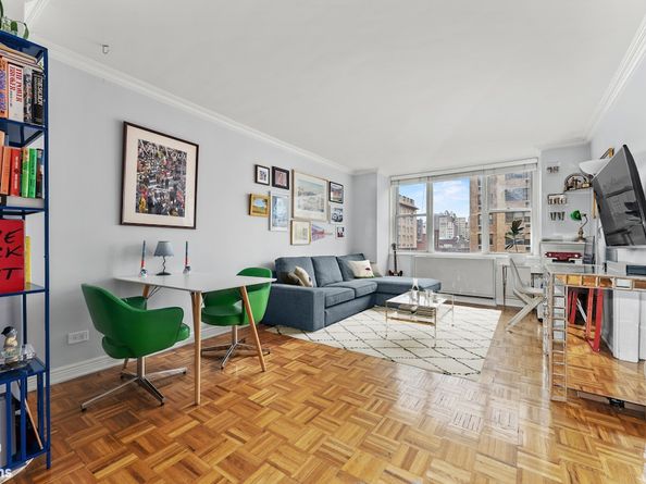 201 East 17th Street 8F, New York NY 10003