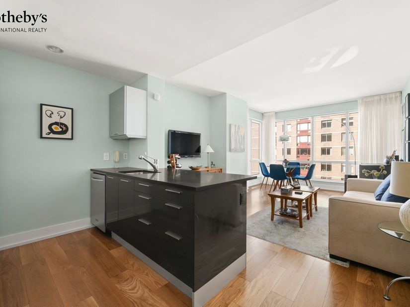 350 West 42nd Street 10C, New York NY 10036