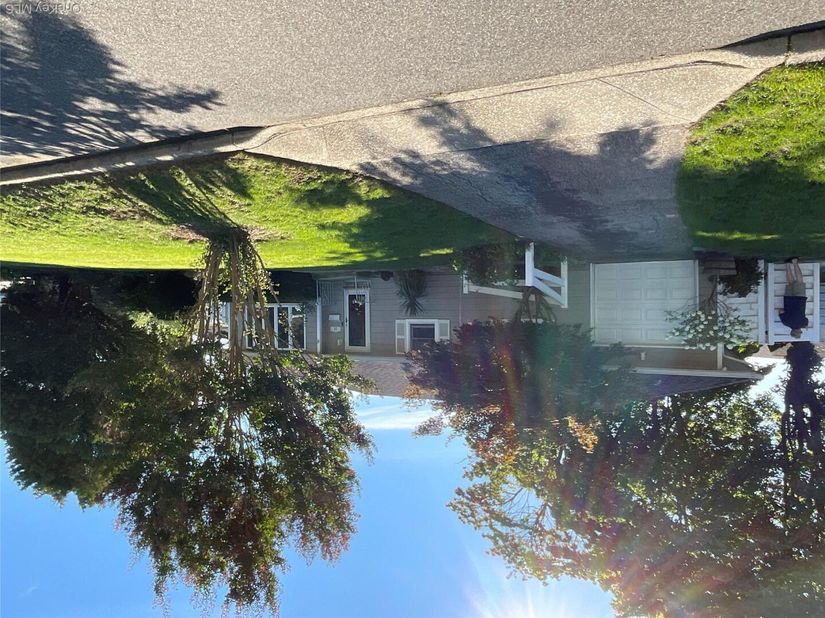 28 Pleasant Avenue, Farmingdale NY 11735