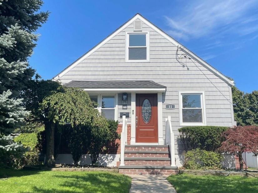 11 Wood Street, Lynbrook NY 11563