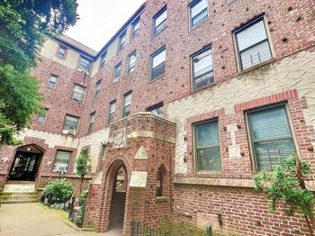 61-40 Saunders St