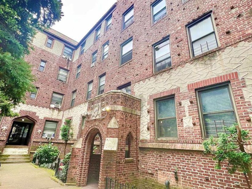 61-40 Saunders St A12, Rego Park NY 11374